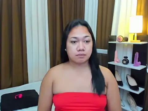 Snapshot of TsUncutKaren chatting on 10/30/25, 12:12 TsUncutKaren online show from 10/30/25, 12:12