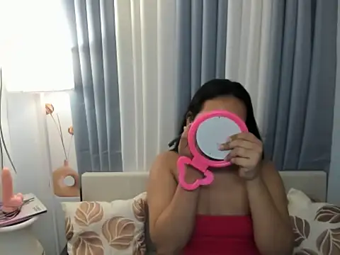 Snapshot of TsUncutKaren chatting on 11/08/25, 04:40 TsUncutKaren online show from 11/08/25, 04:40