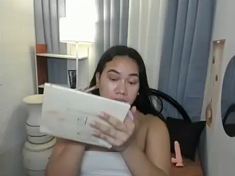 Snapshot of TsUncutKaren chatting on 11/25/25, 05:29 TsUncutKaren online show from 11/25/25, 05:29