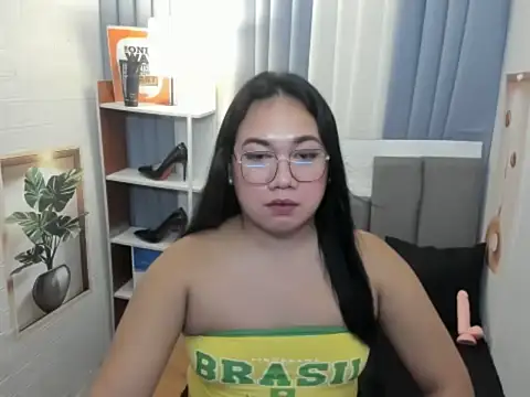 Snapshot of TsUncutKaren chatting on 12/02/25, 04:46 TsUncutKaren online show from 12/02/25, 04:46