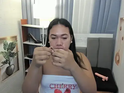 Snapshot of TsUncutKaren chatting on 12/04/25, 04:59 TsUncutKaren online show from 12/04/25, 04:59