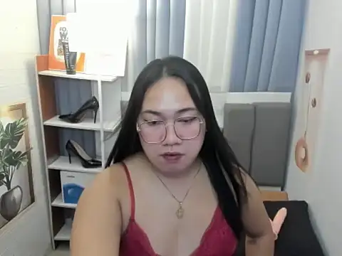 TsUncutKaren online show from 12/17/25, 04:13