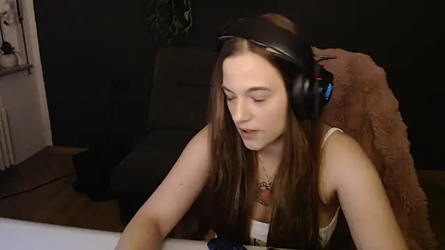 Snapshot of Luna_Lynn chatting on 11/26/25, 07:48 Luna Lynn online show from 11/26/25, 07:48