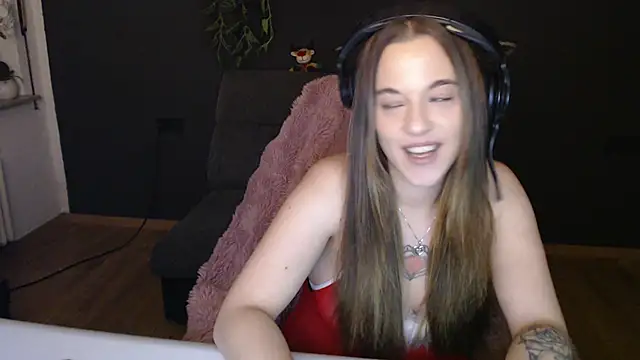 Snapshot of Luna_Lynn chatting on 11/29/25, 10:24 Luna Lynn online show from 11/29/25, 10:24