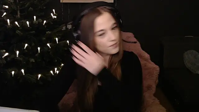 Luna Lynn online show from 12/20/25, 06:26