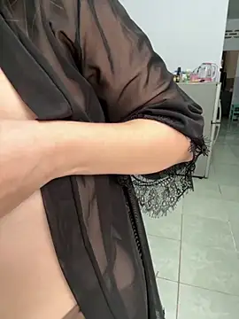 Snapshot of Tiffany-yy chatting on 11/07/25, 06:35 Tiffany-yy online show from 11/07/25, 06:35