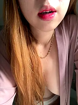 Snapshot of Tiffany-yy chatting on 11/18/25, 04:17 Tiffany-yy online show from 11/18/25, 04:17