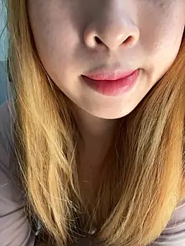 Snapshot of Tiffany-yy chatting on 11/24/25, 04:01 Tiffany-yy online show from 11/24/25, 04:01