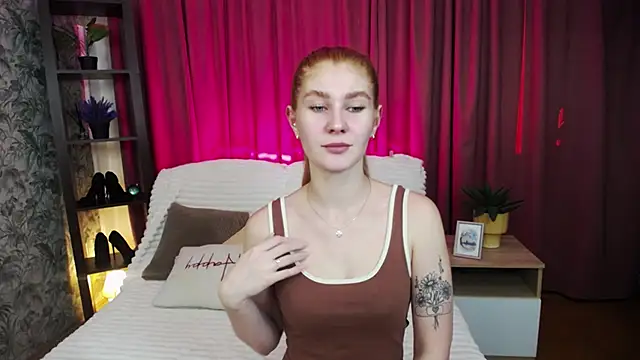 JuliaPowers  online show from 09/15/25, 04:01