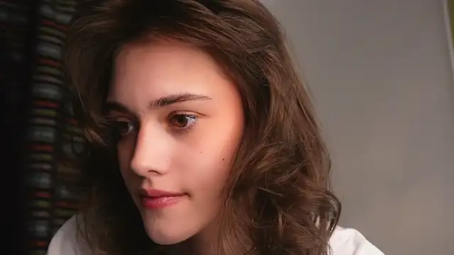 Snapshot of ttragedienne chatting on 11/10/25, 01:43 ttragedienne online show from 11/10/25, 01:43