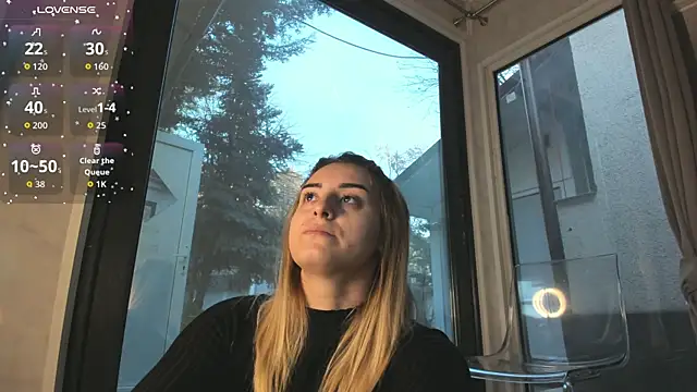 Ella Vee online show from 11/25/25, 05:40