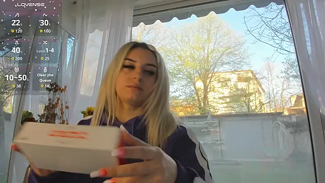 Ella Vee online show from 04/09/26, 04:56