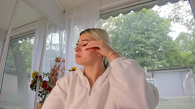 Ella Vee online show from 05/02/26, 05:23