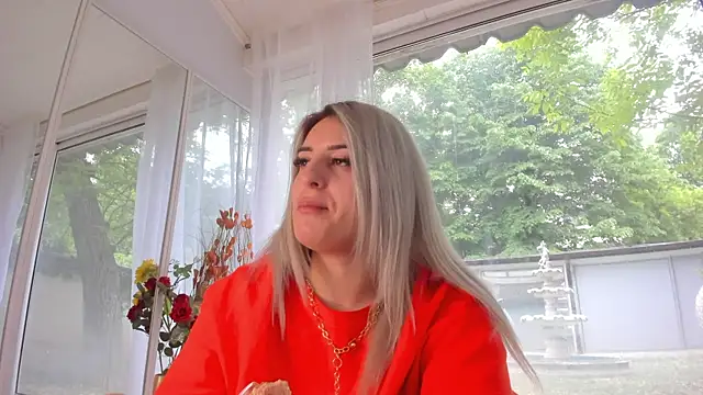 Ella Vee online show from 05/09/26, 05:45