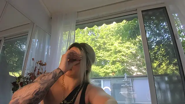 Ella Vee online show from 05/24/26, 05:12