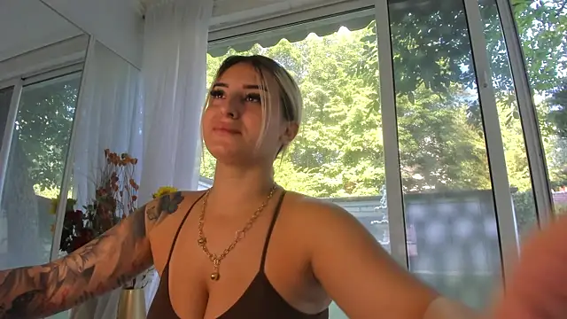Ella Vee online show from 07/08/26, 05:45