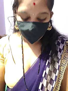 Snapshot of luci-queen chatting on 09/10/25, 04:45 luci-queen online show from 09/10/25, 04:45