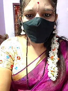 Snapshot of luci-queen chatting on 09/15/25, 03:17 luci-queen online show from 09/15/25, 03:17