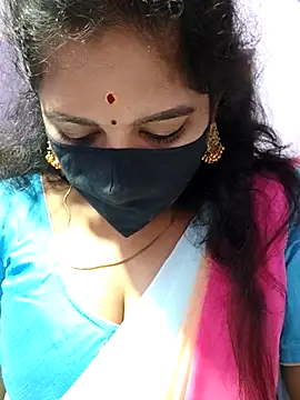 Snapshot of luci-queen chatting on 09/20/25, 03:02 luci-queen online show from 09/20/25, 03:02