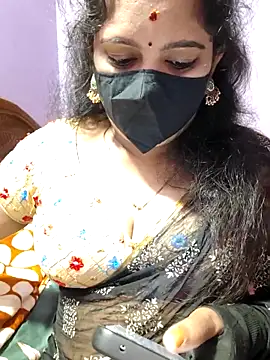 Snapshot of luci-queen chatting on 09/21/25, 03:57 luci-queen online show from 09/21/25, 03:57