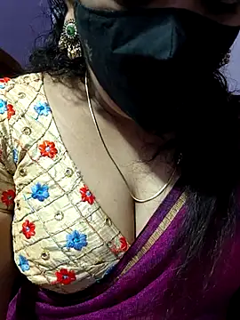 Snapshot of luci-queen chatting on 09/24/25, 04:38 luci-queen online show from 09/24/25, 04:38