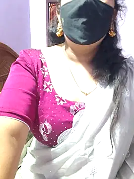 Snapshot of luci-queen chatting on 09/26/25, 06:17 luci-queen online show from 09/26/25, 06:17