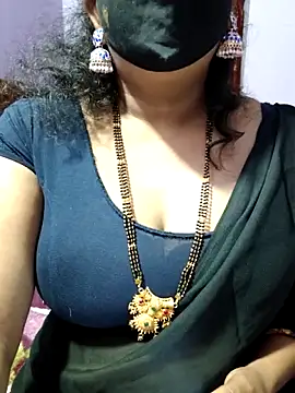 Snapshot of luci-queen chatting on 10/05/25, 03:10 luci-queen online show from 10/05/25, 03:10