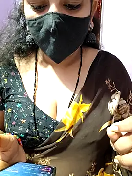 Snapshot of luci-queen chatting on 10/07/25, 03:36 luci-queen online show from 10/07/25, 03:36