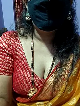 Snapshot of luci-queen chatting on 10/09/25, 05:00 luci-queen online show from 10/09/25, 05:00