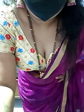 Snapshot of luci-queen chatting on 10/14/25, 04:46 luci-queen online show from 10/14/25, 04:46