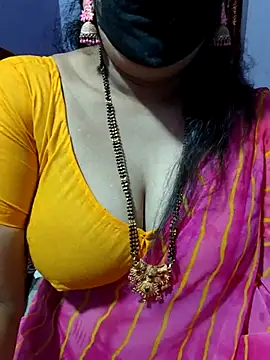 Snapshot of luci-queen chatting on 10/17/25, 04:59 luci-queen online show from 10/17/25, 04:59