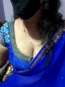 Snapshot of luci-queen chatting on 11/12/25, 01:28 luci-queen online show from 11/12/25, 01:28