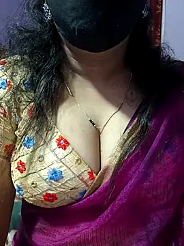 Snapshot of luci-queen chatting on 11/13/25, 04:44 luci-queen online show from 11/13/25, 04:44