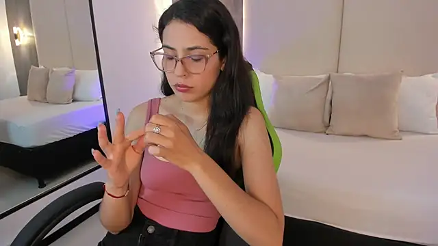 desireee  online show from 02/18/26, 12:45