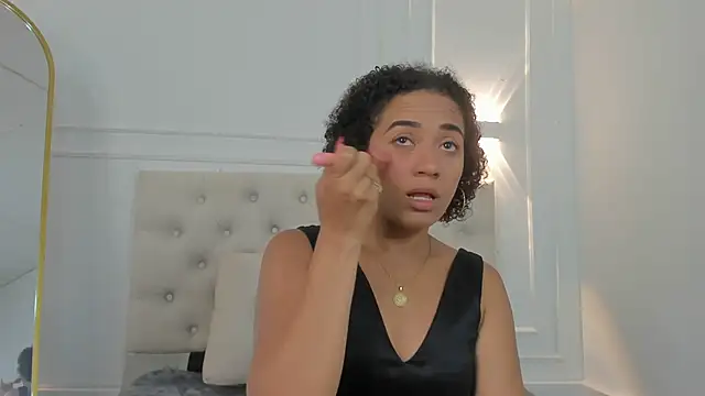 Snapshot of charlotte_dante212 chatting on 04/01/26, 03:29 charlotte dante212 online show from 04/01/26, 03:29