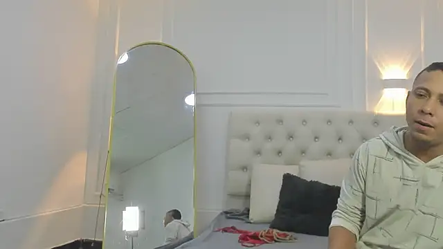 Snapshot of charlotte_dante212 chatting on 04/13/26, 03:56 charlotte dante212 online show from 04/13/26, 03:56