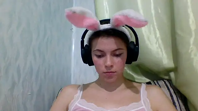 Snapshot of CutieAnny chatting on 09/15/25, 05:46 CutieAnny online show from 09/15/25, 05:46