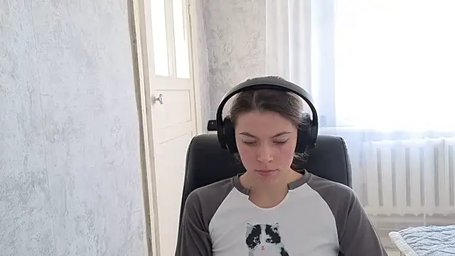 Snapshot of CutieAnny chatting on 10/08/25, 04:32 CutieAnny online show from 10/08/25, 04:32