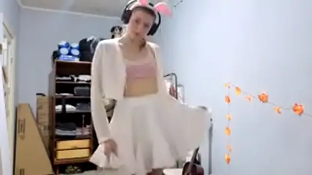 Snapshot of CutieAnny chatting on 10/13/25, 04:29 CutieAnny online show from 10/13/25, 04:29