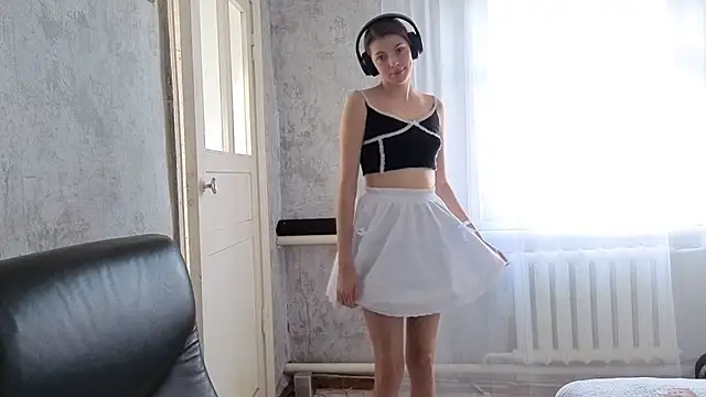 Snapshot of CutieAnny chatting on 10/17/25, 04:26 CutieAnny online show from 10/17/25, 04:26