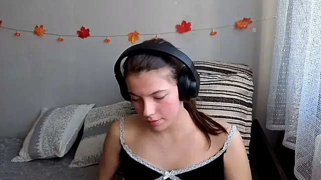 Snapshot of CutieAnny chatting on 10/20/25, 04:57 CutieAnny online show from 10/20/25, 04:57