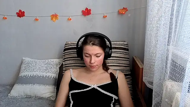 Snapshot of CutieAnny chatting on 10/21/25, 04:24 CutieAnny online show from 10/21/25, 04:24