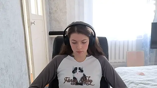 Snapshot of CutieAnny chatting on 10/24/25, 04:31 CutieAnny online show from 10/24/25, 04:31