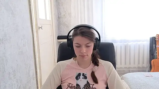 Snapshot of CutieAnny chatting on 11/04/25, 04:44 CutieAnny online show from 11/04/25, 04:44