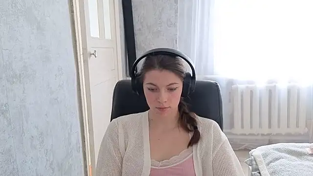 Snapshot of CutieAnny chatting on 11/06/25, 06:03 CutieAnny online show from 11/06/25, 06:03