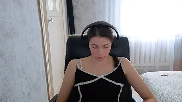 Snapshot of CutieAnny chatting on 11/07/25, 04:34 CutieAnny online show from 11/07/25, 04:34