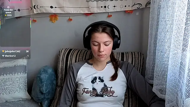 Snapshot of CutieAnny chatting on 11/24/25, 04:45 CutieAnny online show from 11/24/25, 04:45