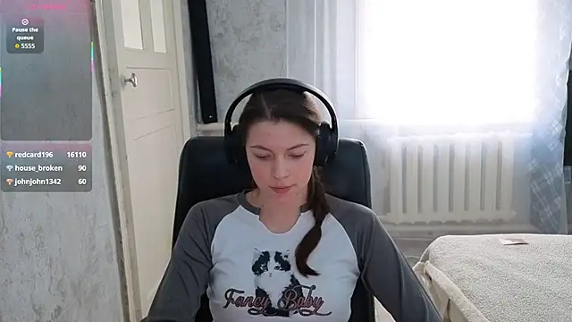 Snapshot of CutieAnny chatting on 11/25/25, 04:34 CutieAnny online show from 11/25/25, 04:34