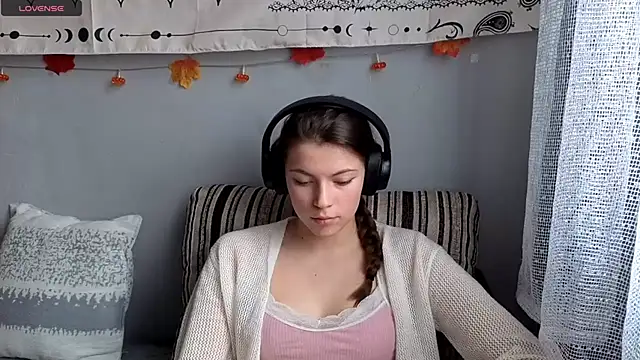 Snapshot of CutieAnny chatting on 11/27/25, 07:10 CutieAnny online show from 11/27/25, 07:10