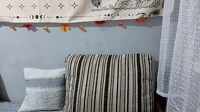 Snapshot of CutieAnny chatting on 12/14/25, 01:22 CutieAnny online show from 12/14/25, 01:22